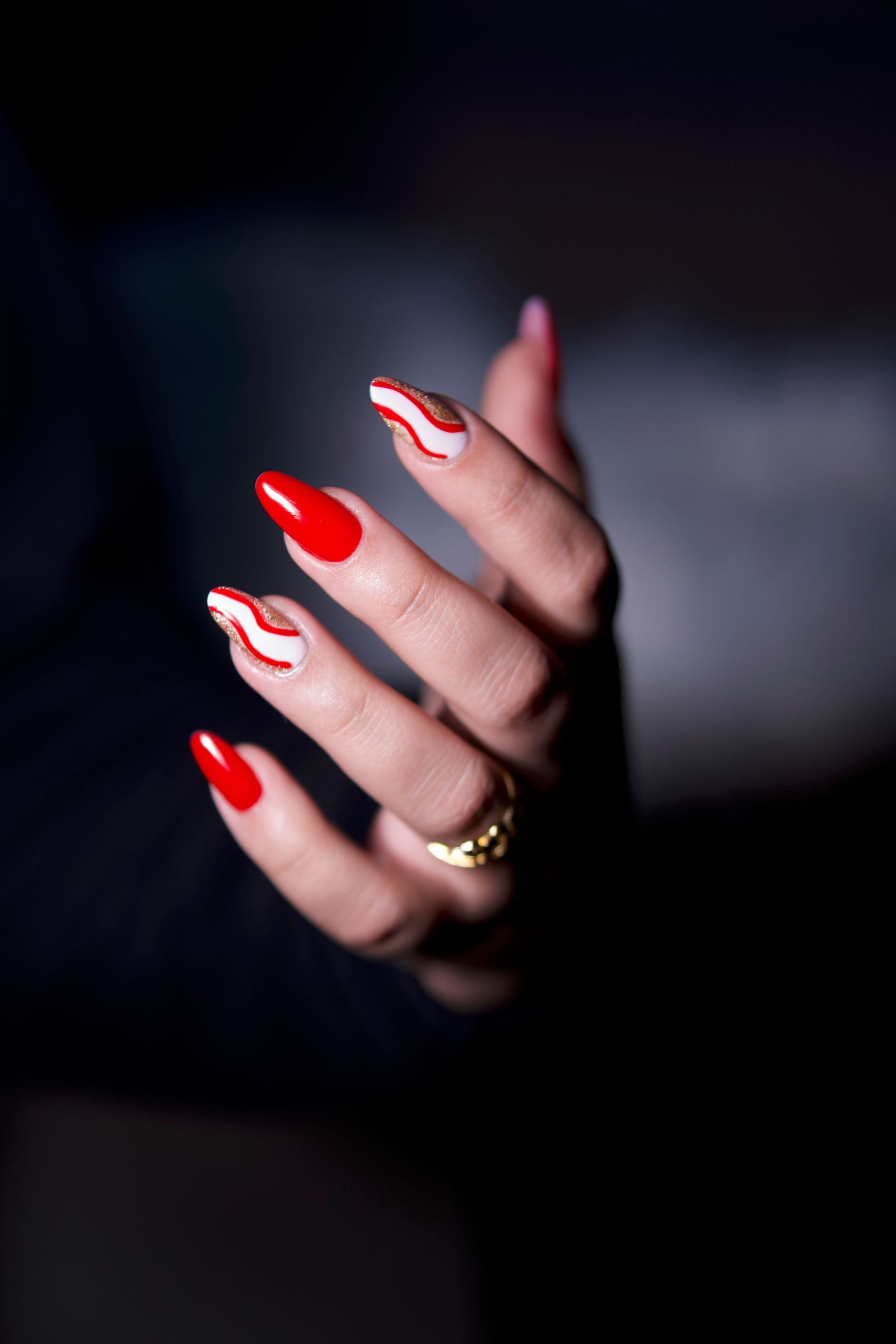 Red almond nails with white wavy lines