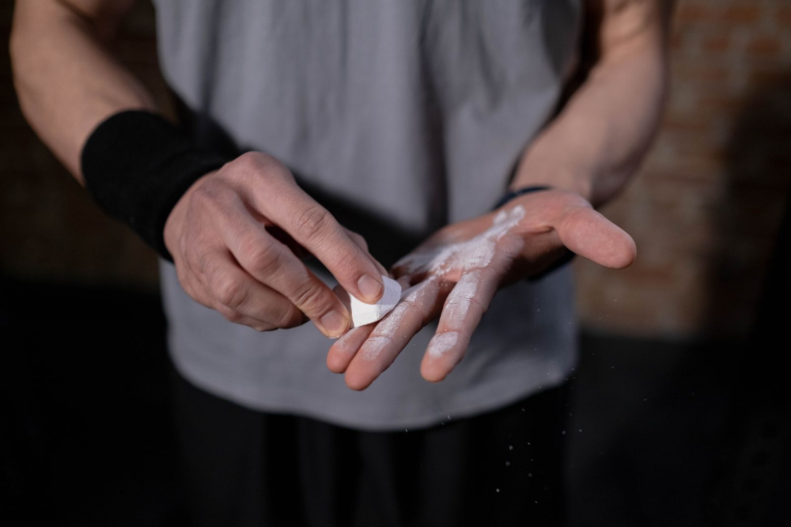 Close-up of hands rubbing a block of chalk before a lift